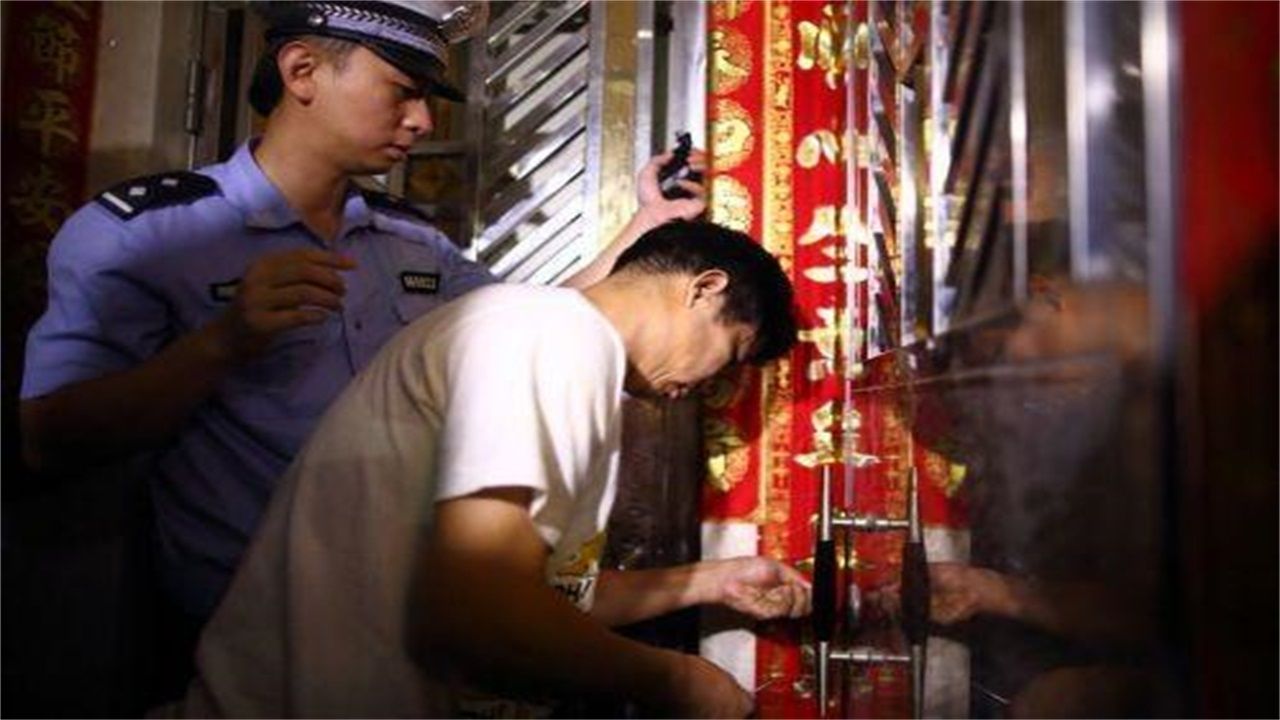 温州请开锁师傅开了锁后，师傅